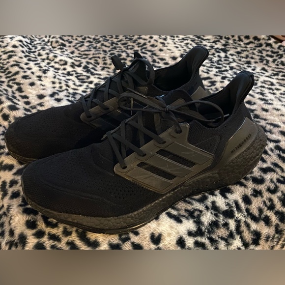 Adidas UltraBoost 21, Prime Blue, made from recycled ocean plastic, Triple Black - Picture 4 of 8